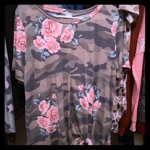 Camo floral twist top